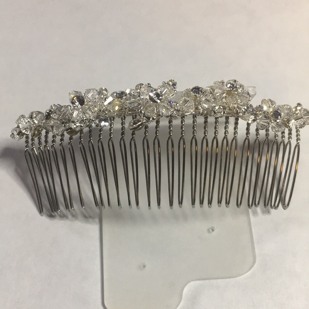Beautiful Czech Crystal floral pattern hair comb.